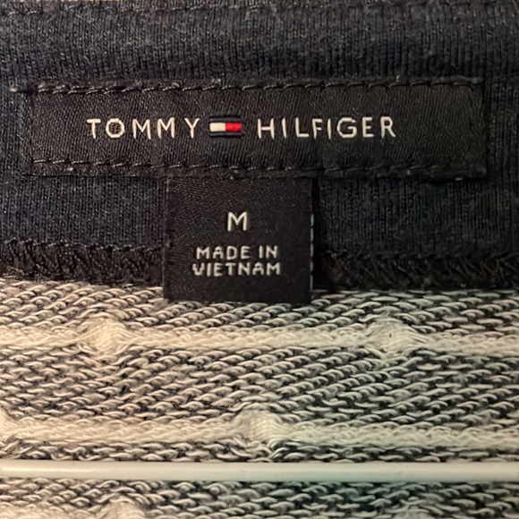 Cute Hilfiger tee - Picture 5 of 6